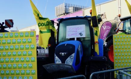 Coldiretti: in migliaia con i trattori a Fieragricola contro gli insetti killer
