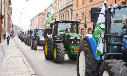 Con i trattori in piazza a Ferrara contro la crisi