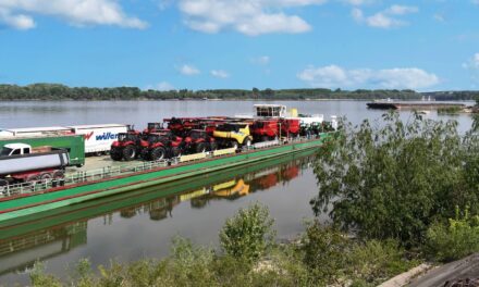 CNH Industrial: le mietitrebbie Case IH e New Holland viaggiano sul fiume