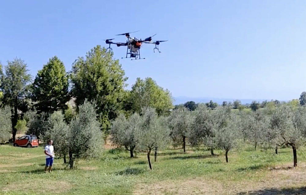 Lombardia: in corso la sperimentazione dell’uso dei droni nella difesa delle colture