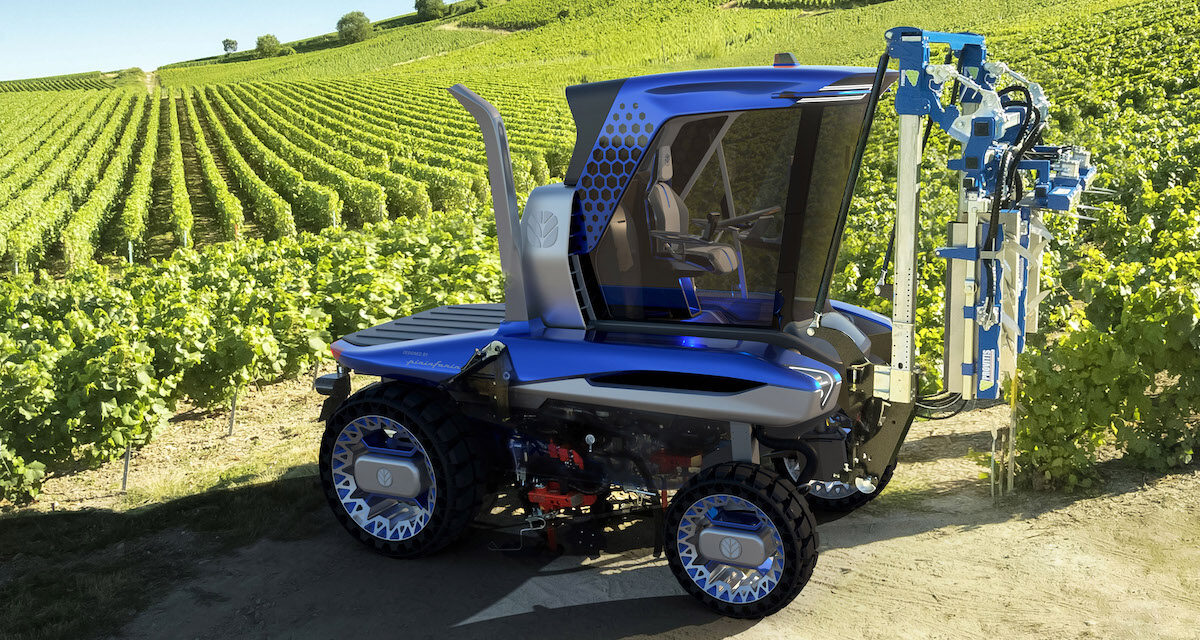 New Holland: lo Straddle Tractor Concept premiato per il design