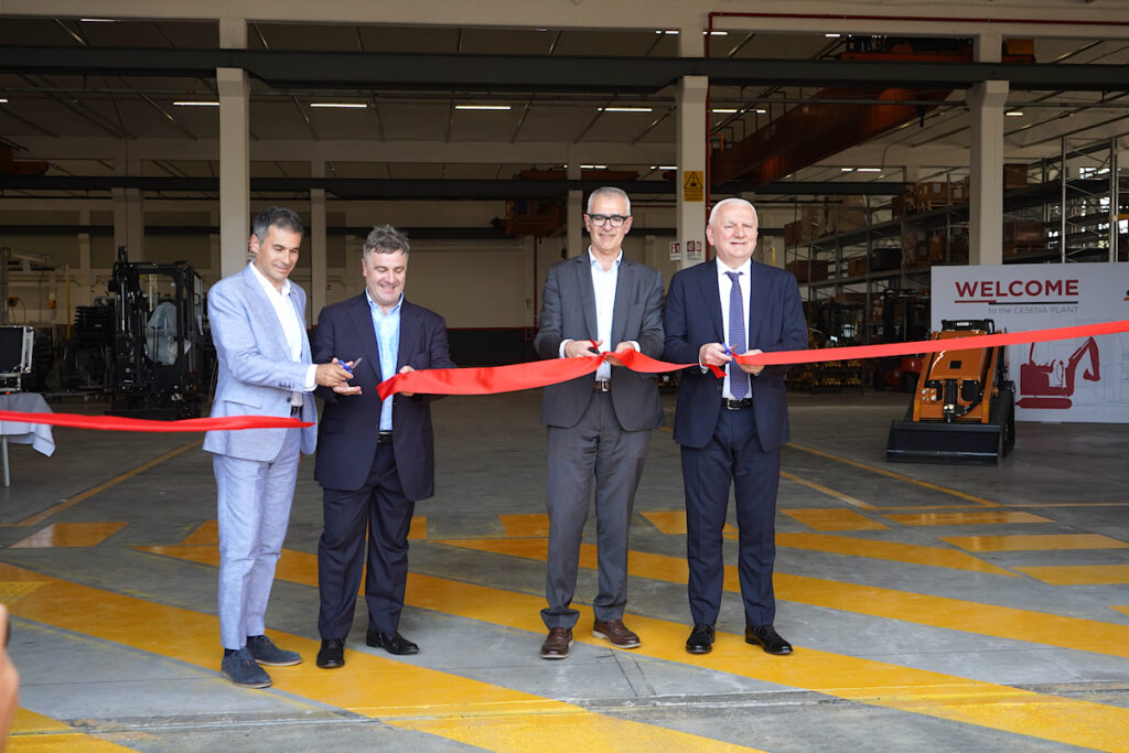 CNH industrial inaugurazione stabilimento di Cesena per miniescavatori