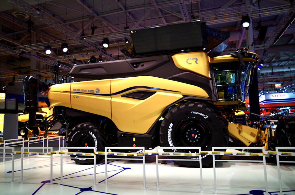 New Holland mietitrebbia CR11