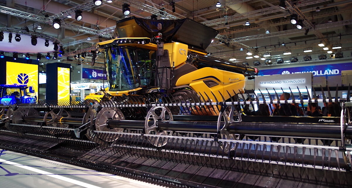 New Holland: svelata all’Agritechnica la nuova mietitrebbia CR11