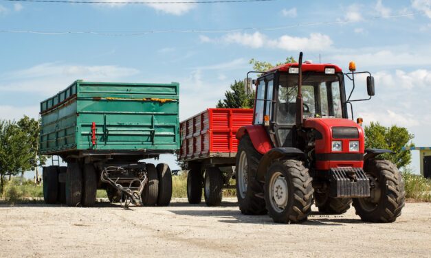 Obbligo di assicurazione per veicoli agricoli fermi o circolanti in aree private
