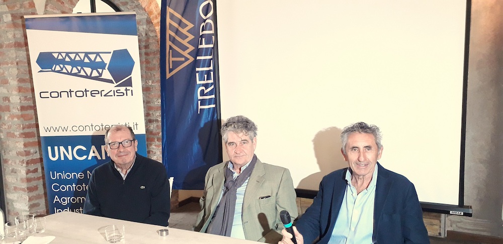 Assemblea di Uncai Pavia. Da sinistra: il presidente onorario Giuliano Chioetto, il direttore Luigi Orlandi e il presidente Giovanni Bargigia.