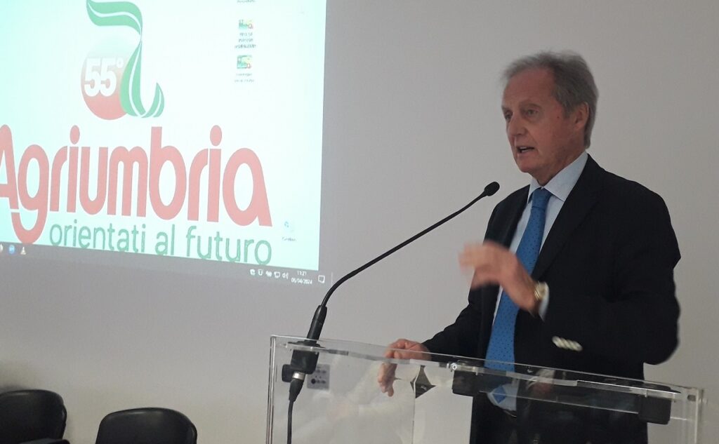 Aproniano Tassinari, presidente di Uncai, nell'intervento al convegno di Agriumbria 