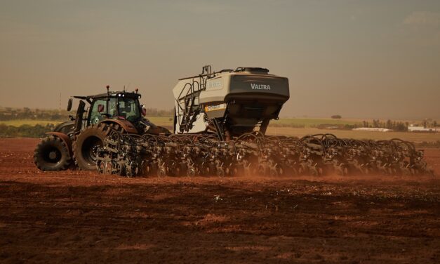 Valtra festeggia i 65 anni di attività in Brasile e si prepara al suo 75° anniversario, nel 2026