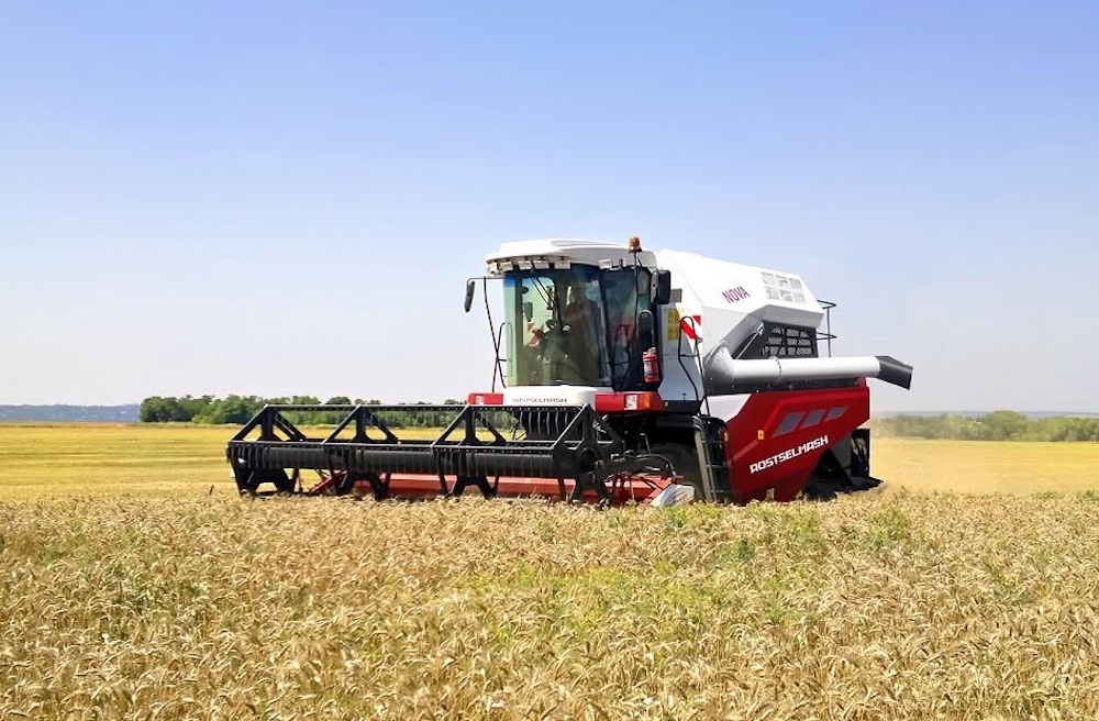 Russia macchinari agricoli - Mietitrebbia Rostselmash